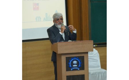 Dr. Faruk Patel Calls Upon IIT Bombay Students To Focus On Innovation In Solar Energy