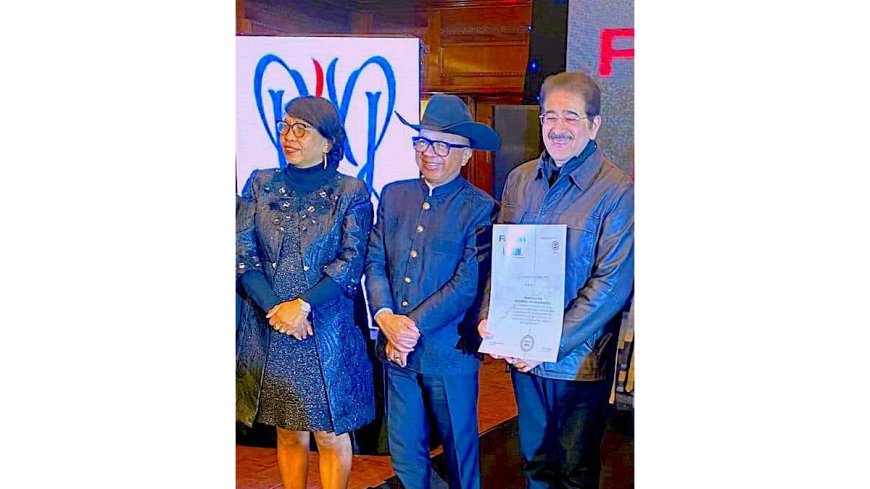 Dr. Sandeep Marwah Honoured for 40 Years in Creative Arts by The Vice President of Madagascar