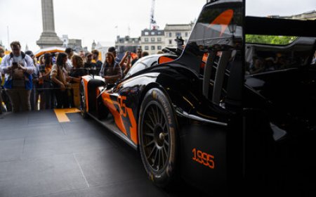 DP WORLD SMART LOGISTICS NETWORK DELIVERS McLAREN RACING CAR TO FANS IN TRAFALGAR SQUARE