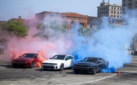 Debuts of All-new SIXPACK Charger Scat Pack and HEMI®-powered Durango SRT Hellcat Jailbreak Highlight Decade of MotorTrend Presents Roadkill Nights Powered by Dodge