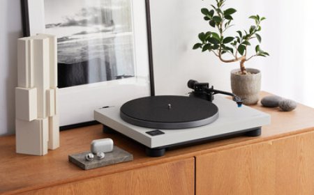 Technics launch the SL-40CBT / SL-50C direct drive turntables at CEDIA 2025 in Denver, blending legendary engineering with modern style and convenience for today's vinyl enthusiasts
