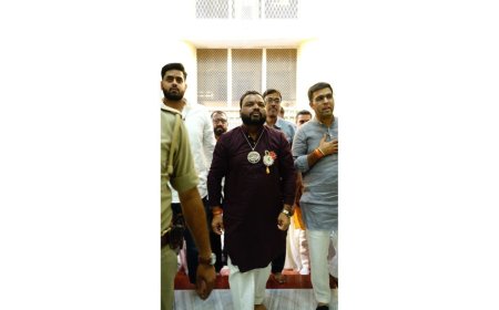 Renowned Bhajan Singer Kahniya Mittal Brings Spiritual Fervor to Chirawa