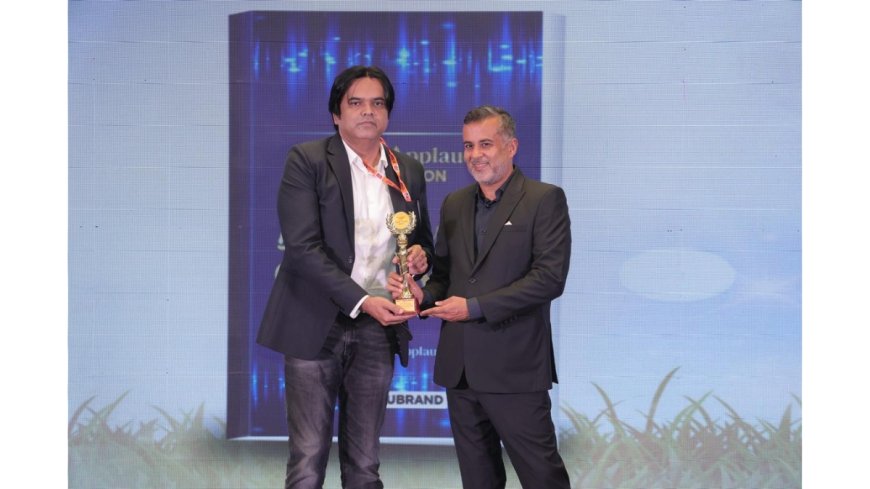 Amit Kumar Singh Honored with Excellence in Journalism Award 2025-26 by Chetan Bhagat