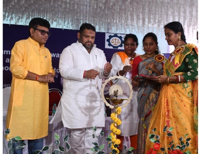 Important Conference on Rights and Social Security of Unorganised Workers Held in Bishnupur